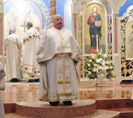 Father Gary explains to the faithful how to proceed to receive the Holy Eucharist